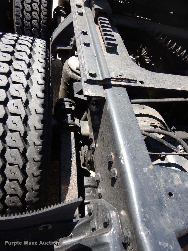 image for item DG6877 2011 Kenworth T660  semi truck