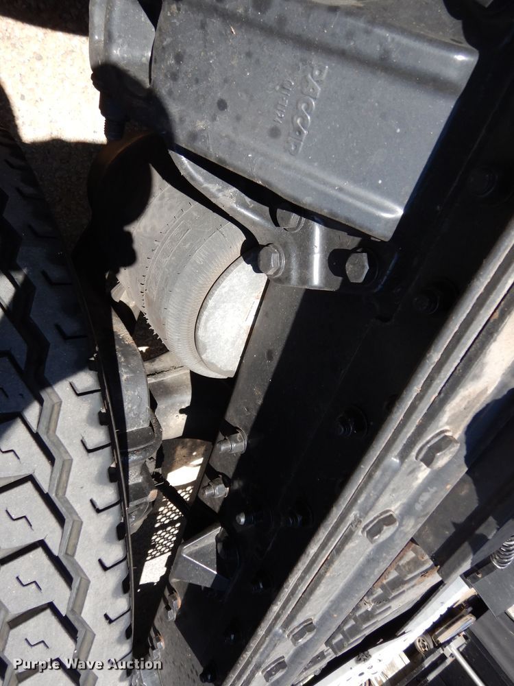 image for item DG6877 2011 Kenworth T660  semi truck