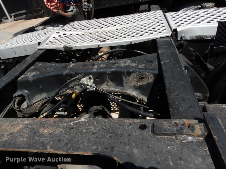 image for item DG6877 2011 Kenworth T660  semi truck