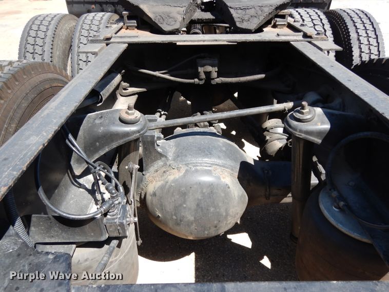 image for item DG6877 2011 Kenworth T660  semi truck