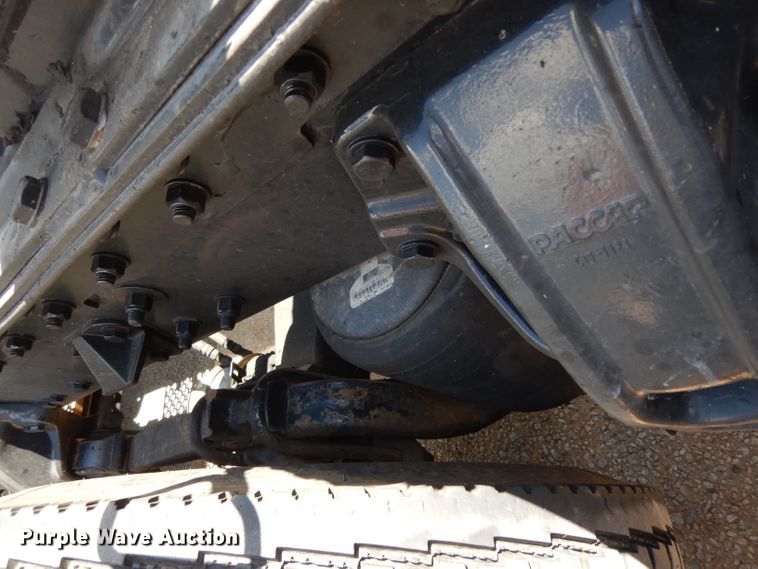 image for item DG6877 2011 Kenworth T660  semi truck