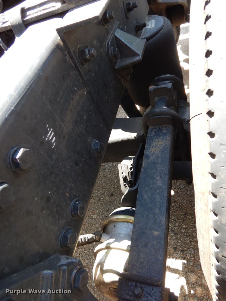 image for item DG6877 2011 Kenworth T660  semi truck