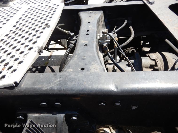 image for item DG6877 2011 Kenworth T660  semi truck