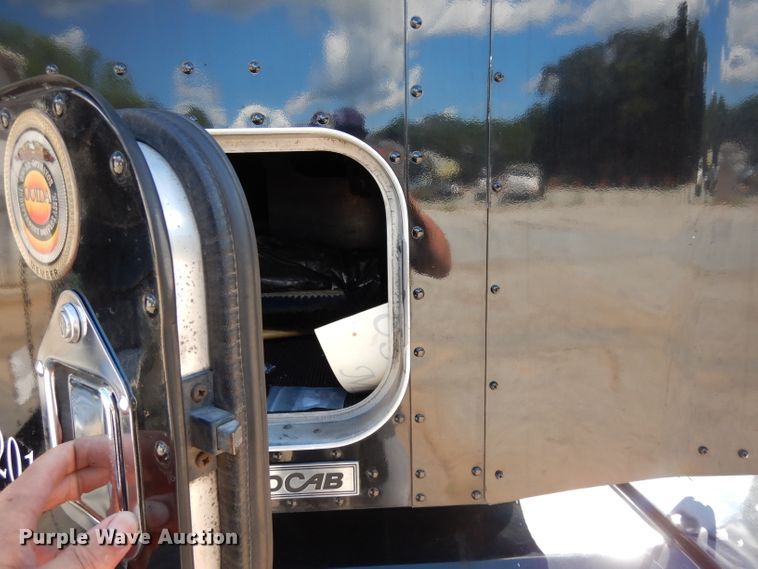 image for item DG6877 2011 Kenworth T660  semi truck