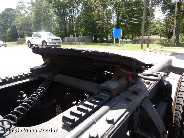 image for item DG6877 2011 Kenworth T660  semi truck