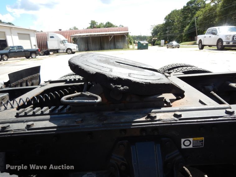 image for item DG6877 2011 Kenworth T660  semi truck