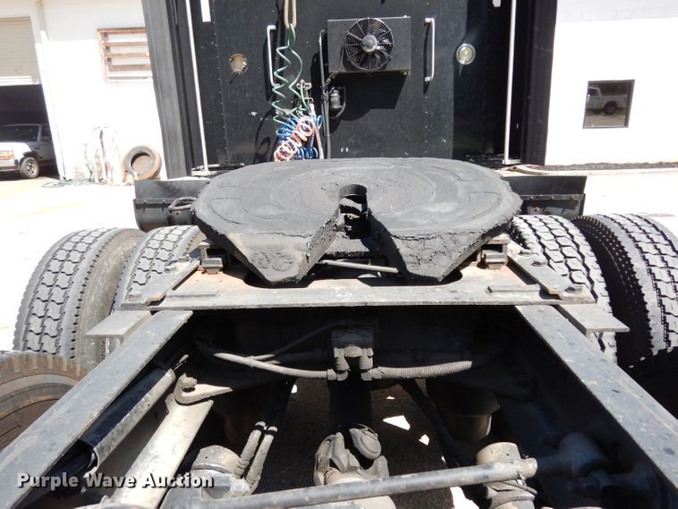 image for item DG6877 2011 Kenworth T660  semi truck