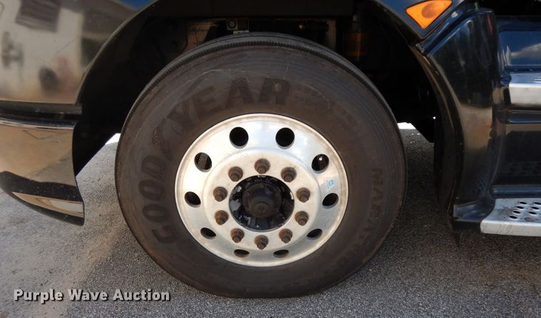 image for item DG6877 2011 Kenworth T660  semi truck