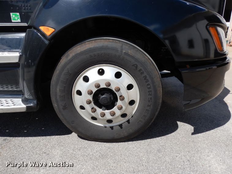 image for item DG6877 2011 Kenworth T660  semi truck