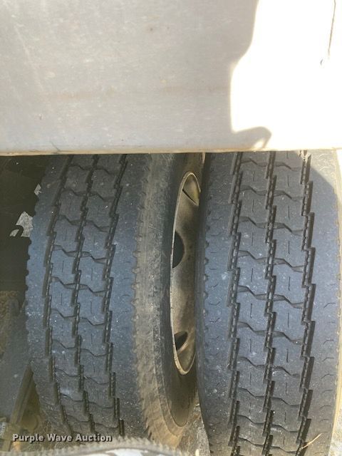 image for item DG6877 2011 Kenworth T660  semi truck