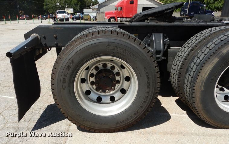 image for item DG6877 2011 Kenworth T660  semi truck