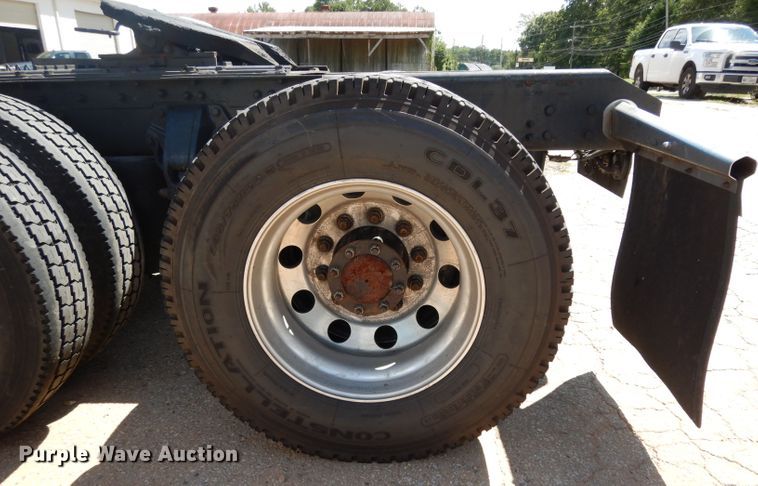 image for item DG6877 2011 Kenworth T660  semi truck