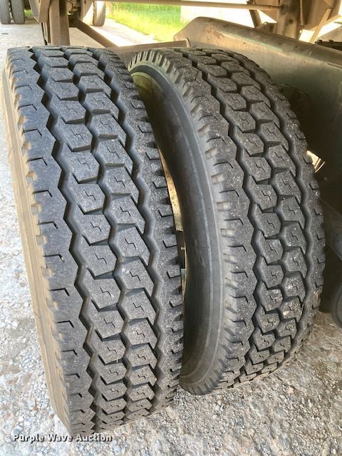 image for item DG6877 2011 Kenworth T660  semi truck