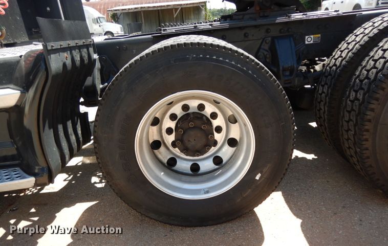 image for item DG6877 2011 Kenworth T660  semi truck