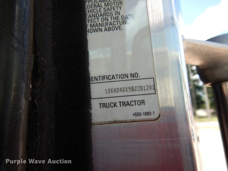 image for item DG6877 2011 Kenworth T660  semi truck