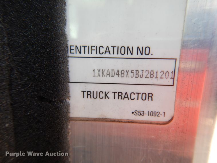 image for item DG6877 2011 Kenworth T660  semi truck