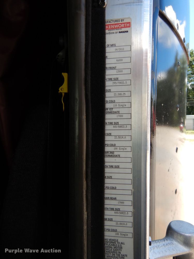 image for item DG6877 2011 Kenworth T660  semi truck