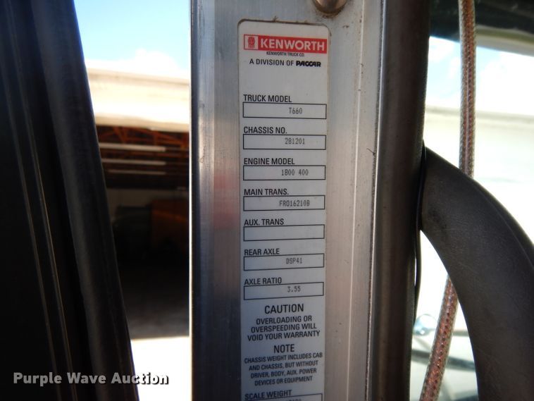 image for item DG6877 2011 Kenworth T660  semi truck