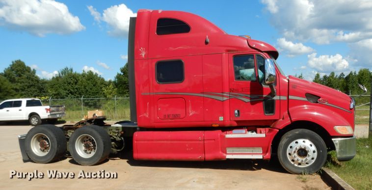 image for item DG6878 2006 Peterbilt 387  semi truck