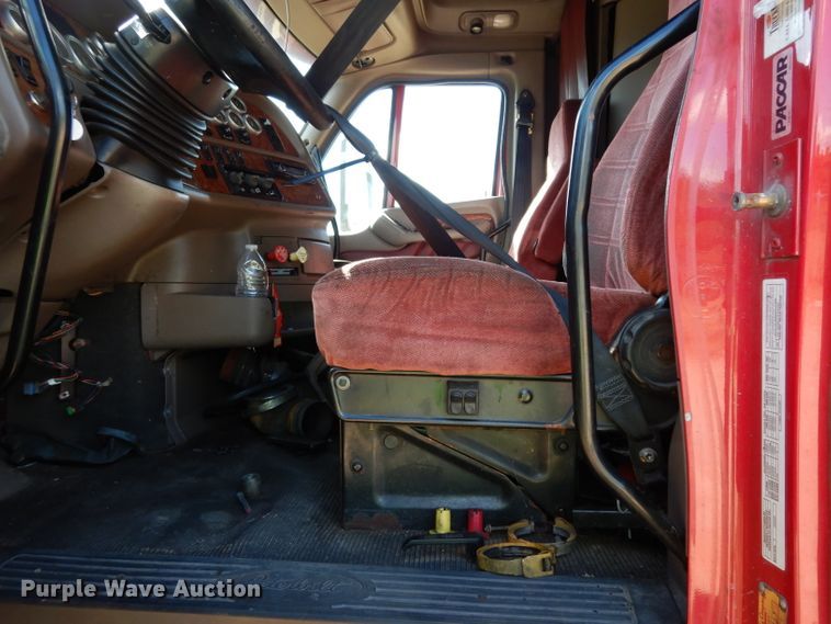 image for item DG6878 2006 Peterbilt 387  semi truck