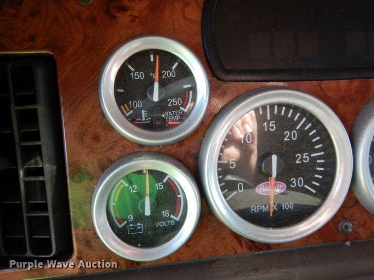 image for item DG6878 2006 Peterbilt 387  semi truck