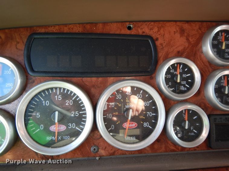 image for item DG6878 2006 Peterbilt 387  semi truck