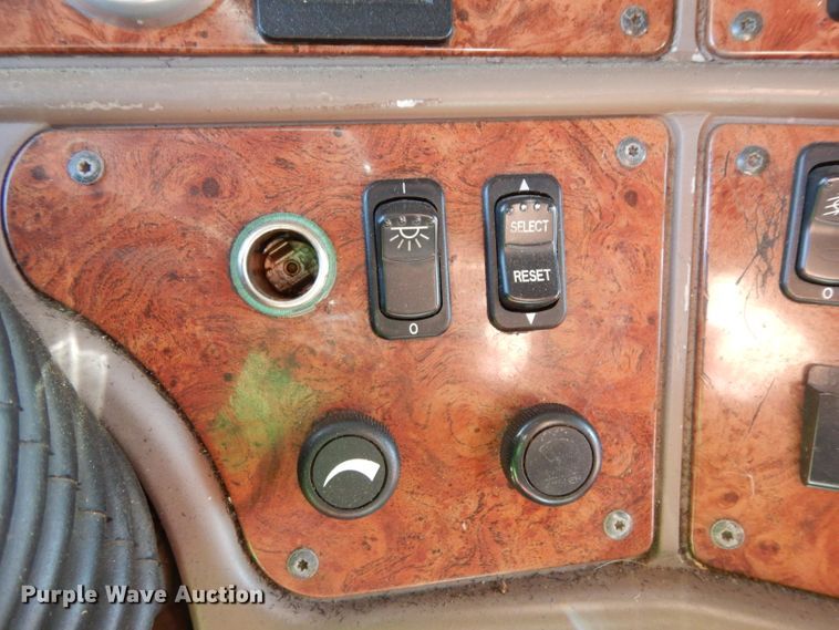 image for item DG6878 2006 Peterbilt 387  semi truck