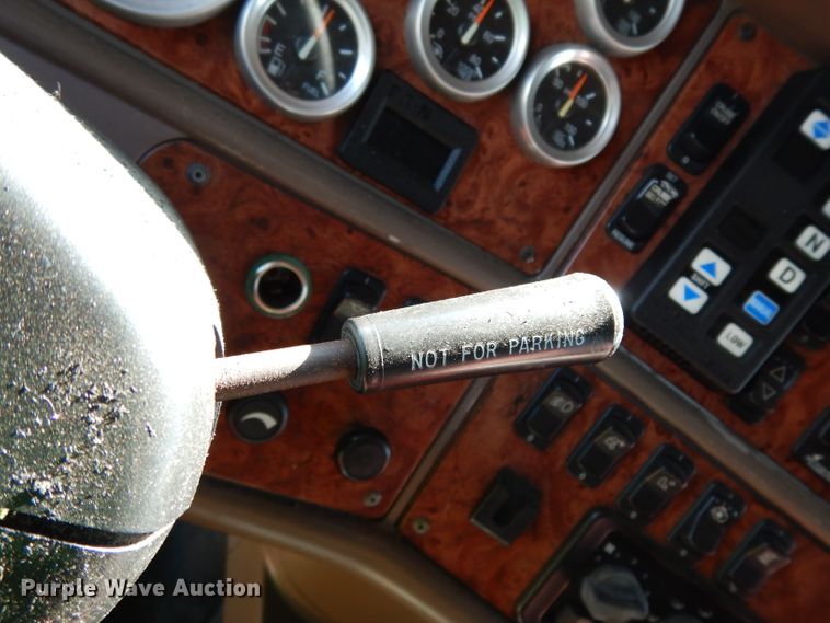 image for item DG6878 2006 Peterbilt 387  semi truck