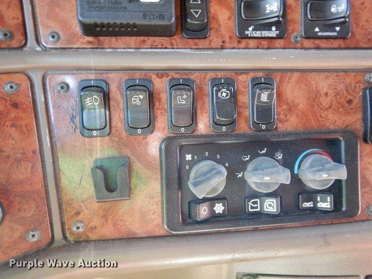 image for item DG6878 2006 Peterbilt 387  semi truck