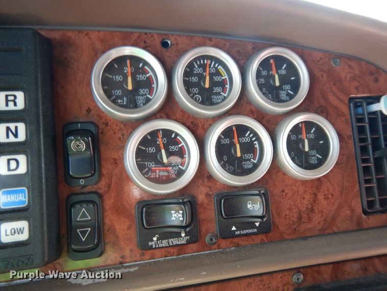 image for item DG6878 2006 Peterbilt 387  semi truck