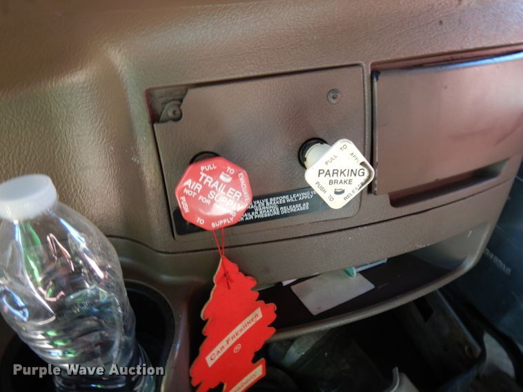 image for item DG6878 2006 Peterbilt 387  semi truck