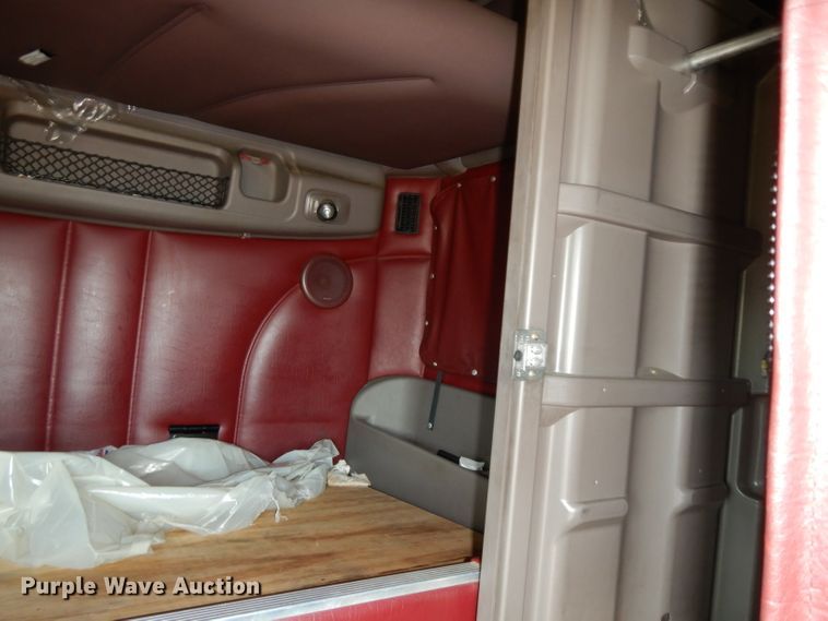 image for item DG6878 2006 Peterbilt 387  semi truck