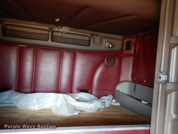 image for item DG6878 2006 Peterbilt 387  semi truck