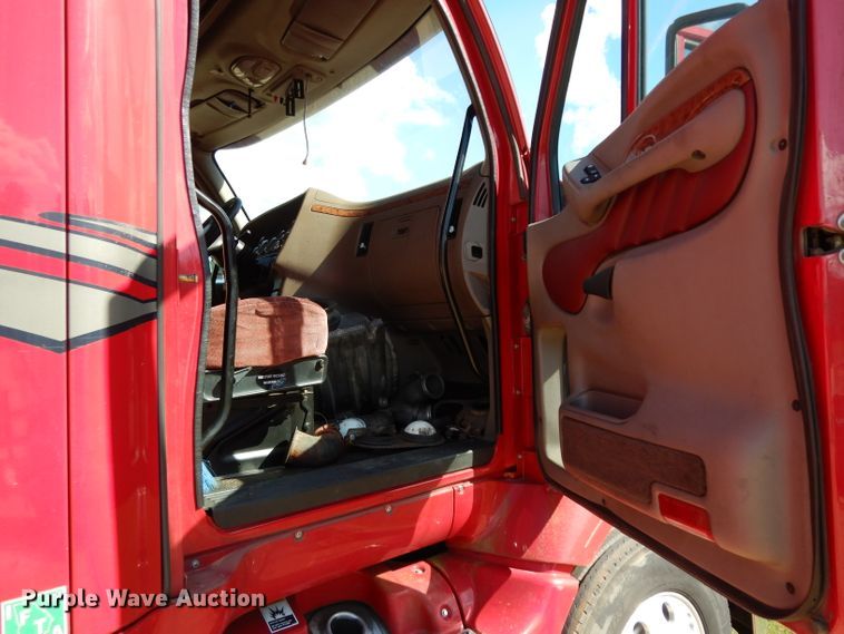 image for item DG6878 2006 Peterbilt 387  semi truck