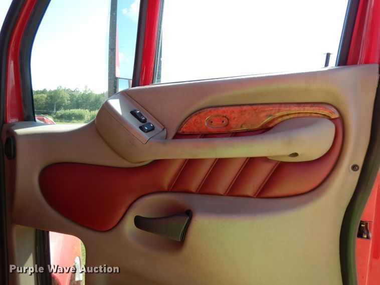 image for item DG6878 2006 Peterbilt 387  semi truck