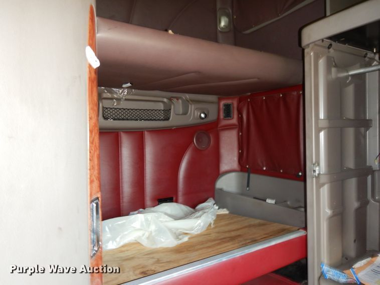 image for item DG6878 2006 Peterbilt 387  semi truck