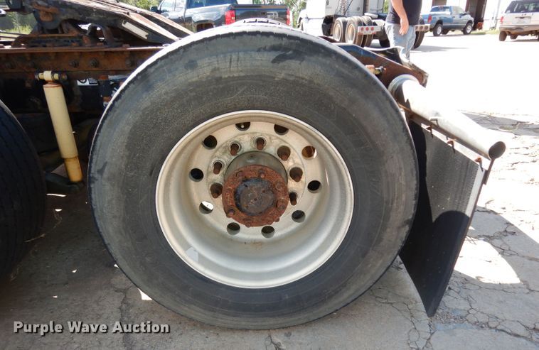 image for item DG6878 2006 Peterbilt 387  semi truck