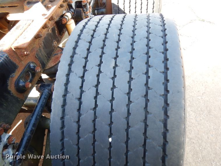 image for item DG6878 2006 Peterbilt 387  semi truck