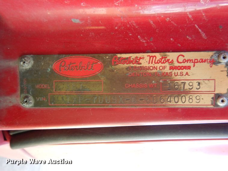 image for item DG6878 2006 Peterbilt 387  semi truck