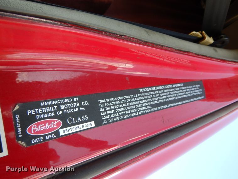 image for item DG6878 2006 Peterbilt 387  semi truck