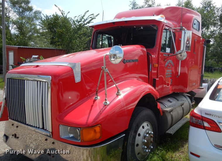 image for item DG6970 1996 International 9400  semi truck