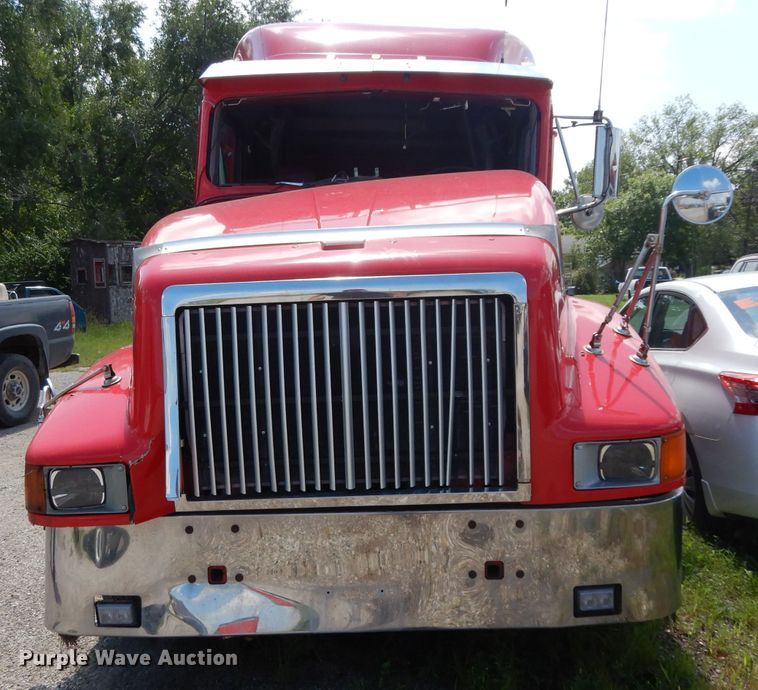 image for item DG6970 1996 International 9400  semi truck