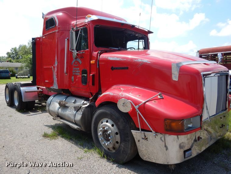 image for item DG6970 1996 International 9400  semi truck