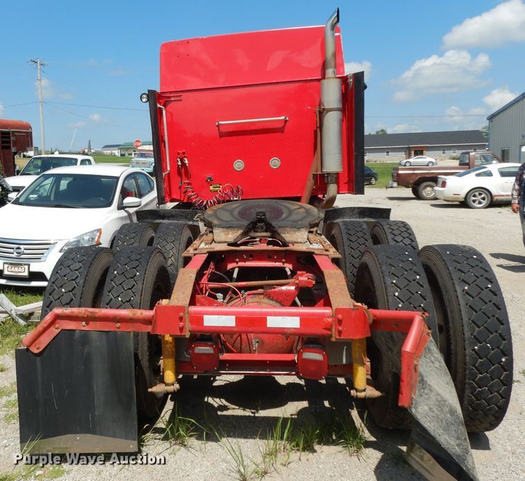 image for item DG6970 1996 International 9400  semi truck