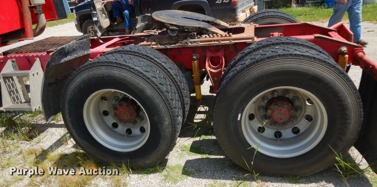 image for item DG6970 1996 International 9400  semi truck