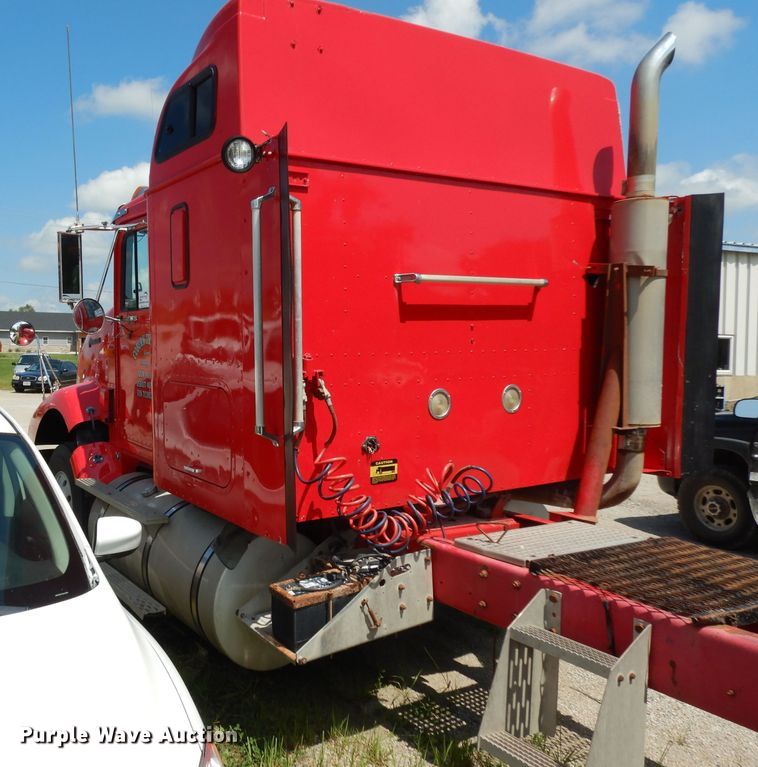 image for item DG6970 1996 International 9400  semi truck