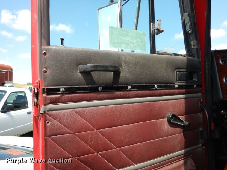 image for item DG6970 1996 International 9400  semi truck