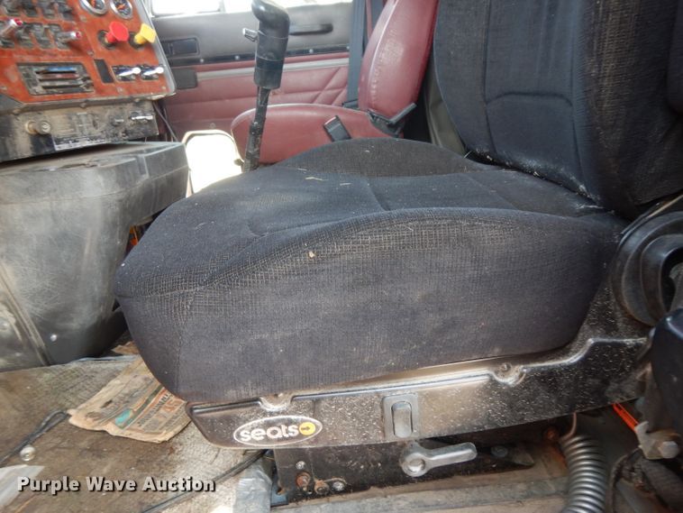 image for item DG6970 1996 International 9400  semi truck