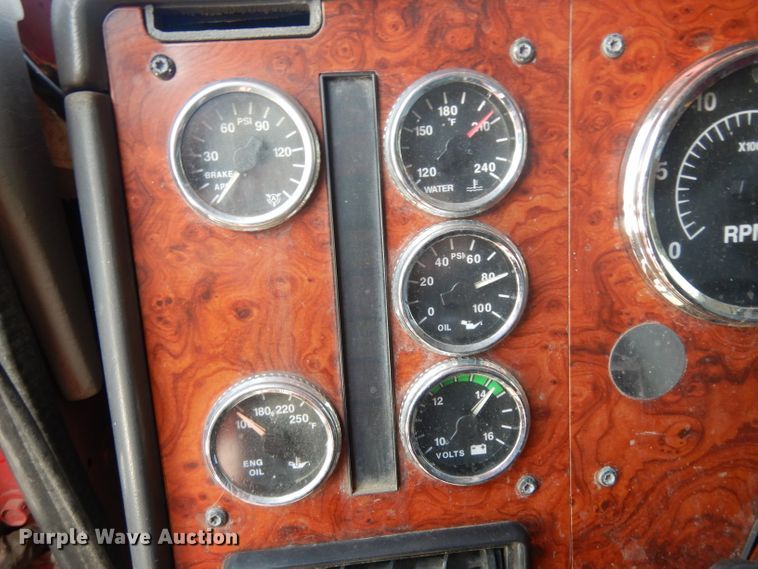 image for item DG6970 1996 International 9400  semi truck