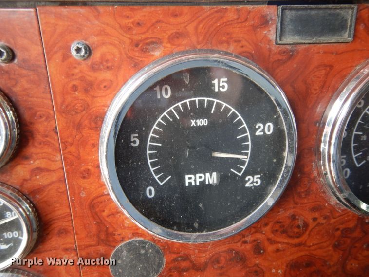 image for item DG6970 1996 International 9400  semi truck